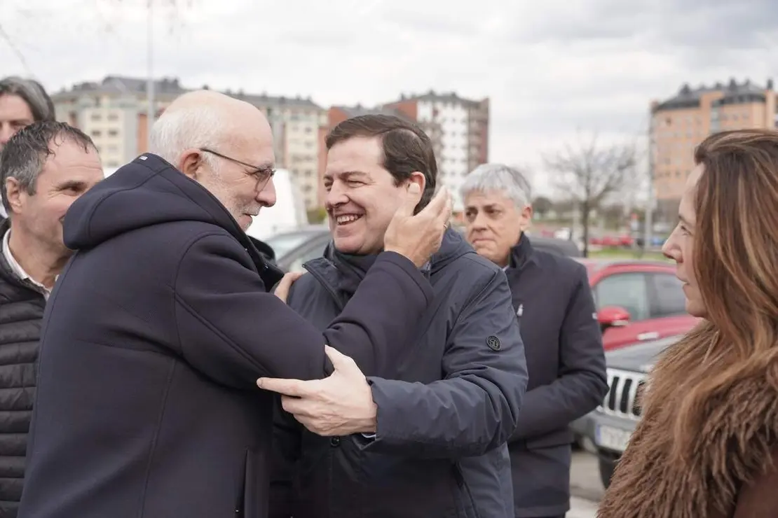 El candidato del Partido Popular de Castilla y Le&oacute;n a la reelecci&oacute;n como presidente de la Junta, Alfonso Fern&aacute;ndez Ma&ntilde;ueco, ofrece un mitin en Ponferrada (Le&oacute;n)