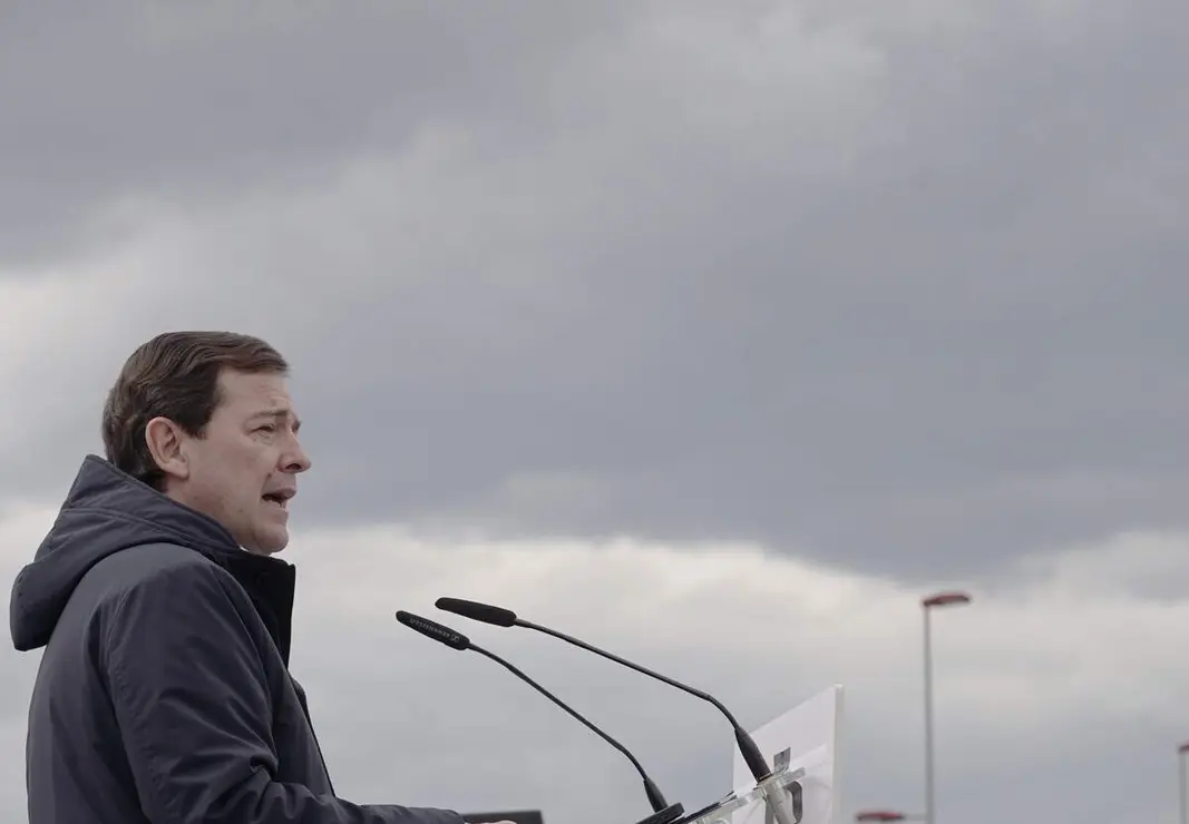El candidato del Partido Popular de Castilla y Le&oacute;n a la reelecci&oacute;n como presidente de la Junta, Alfonso Fern&aacute;ndez Ma&ntilde;ueco, ofrece un mitin en Ponferrada (Le&oacute;n)