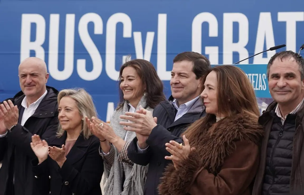 El candidato del Partido Popular de Castilla y Le&oacute;n a la reelecci&oacute;n como presidente de la Junta, Alfonso Fern&aacute;ndez Ma&ntilde;ueco, ofrece un mitin en Ponferrada (Le&oacute;n)
