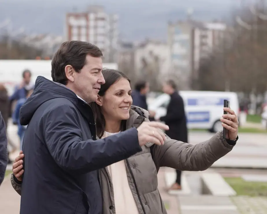El candidato del Partido Popular de Castilla y Le&oacute;n a la reelecci&oacute;n como presidente de la Junta, Alfonso Fern&aacute;ndez Ma&ntilde;ueco, ofrece un mitin en Ponferrada (Le&oacute;n)