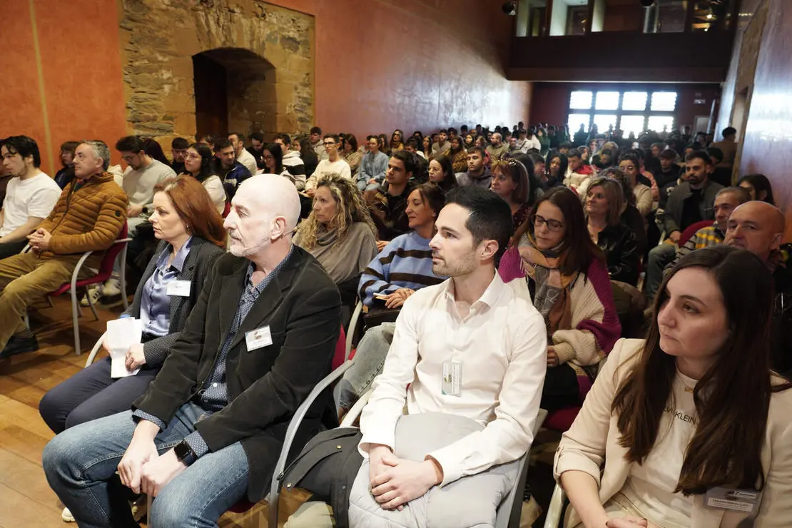 El presidente de la C&aacute;mara Oficial de Comercio, Industria y Servicios de Le&oacute;n, Javier Vega (C), junto al director de Tecnolog&iacute;a de la Fundaci&oacute;n Universidad Empresa, &Aacute;ngel Ruiz (I), y el alcalde de Ponferrada, Marco Morala (D), durante la apertura de las Jornadas Somos Futuro 2.0 organizadas por la C&aacute;mara de Comercio