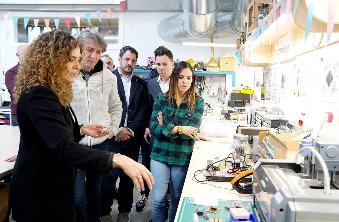 El secretario general del PSOECyL y candidato a la Presidencia de la Junta, Carlos Mart&iacute;nez, visita el Fab Lab Le&oacute;n junto a los cabezas de lista Nuria Rubio y Mario Rivas