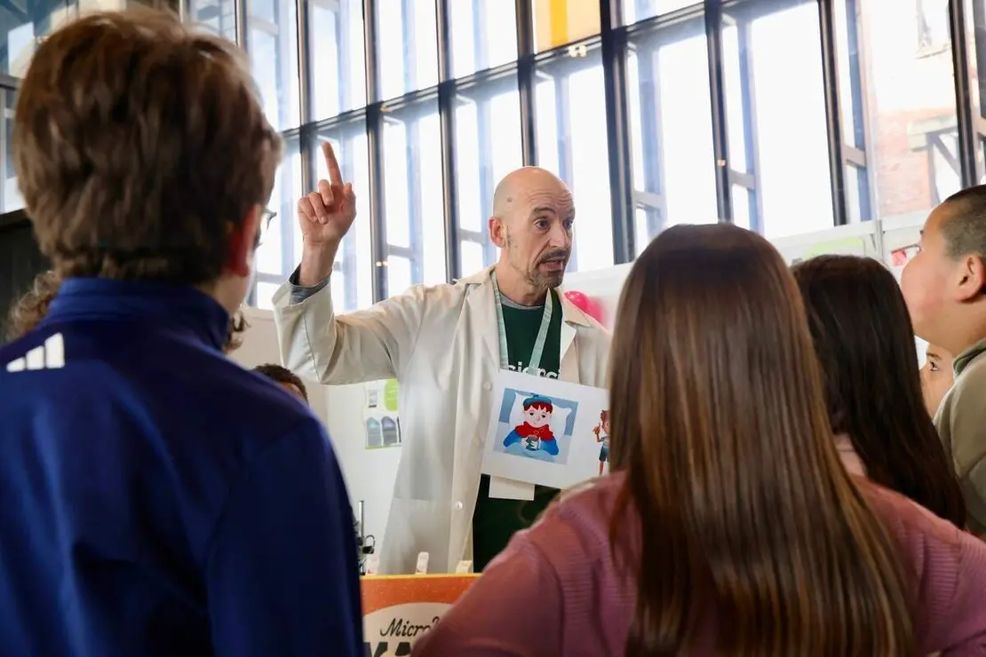 La rectora de la Universidad de Le&oacute;n, Nuria Gonz&aacute;lez, y el alcalde de Le&oacute;n, Jos&eacute; Antonio Diez, inauguran la s&eacute;ptima edici&oacute;n de Expociencia