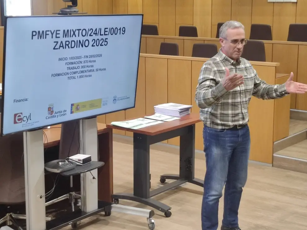 El Ayuntamiento de Villaquilambre pondr&aacute; en marcha este mes una nueva edici&oacute;n del programa mixto de formaci&oacute;n y empleo Zardinos, una iniciativa que contar&aacute; con un presupuesto de 286.000 euros y que permitir&aacute; a diez participantes formarse y trabajar durante doce meses en diferentes actuaciones de mejora en el municipio. En las im&aacute;genes, clausura taller de empleo 'Zardino 2025' e inauguraci&oacute;n Taller de Empleo 'Zardino 2026'.
