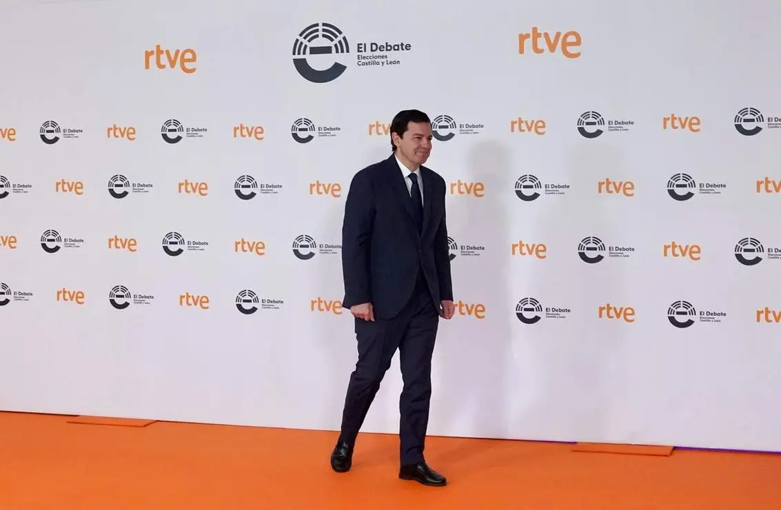 El candidato a la Presidencia de la Junta del Partido Popular, Alfonso Fern&aacute;ndez Ma&ntilde;ueco, a su llegada a las Cortes de Castilla y Le&oacute;n para participar en el primer debate de las elecciones auton&oacute;micas.