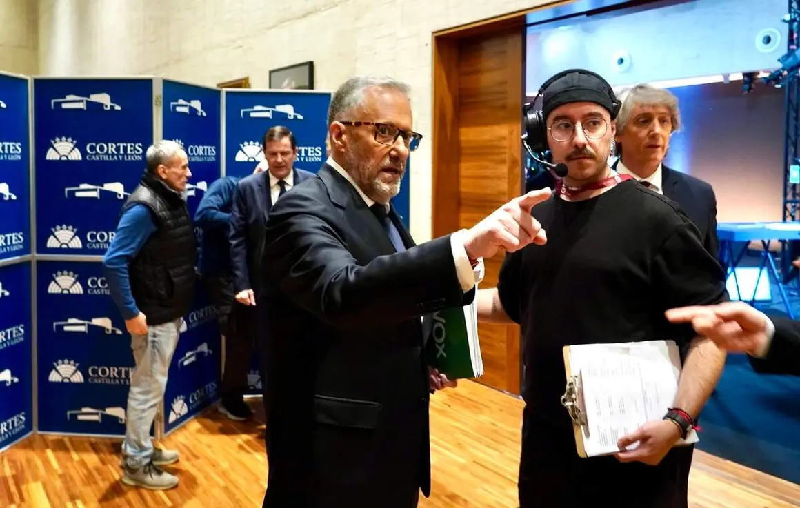 El candidato a la Presidencia de la Junta de VOX, Carlos Poll&aacute;n, al t&eacute;rmino del debate