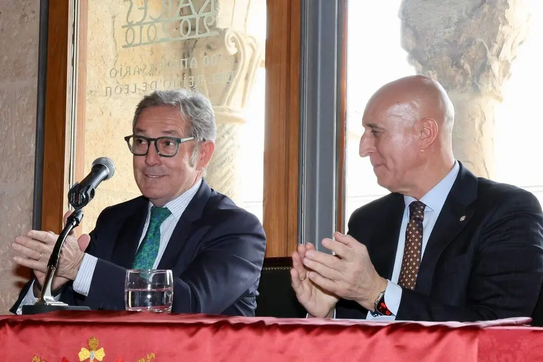 El alcalde de Le&oacute;n, Jos&eacute; Antonio Diez, preside el acto de entrega de la Medalla de Oro de la Ciudad a la C&aacute;mara de Comercio de Le&oacute;n