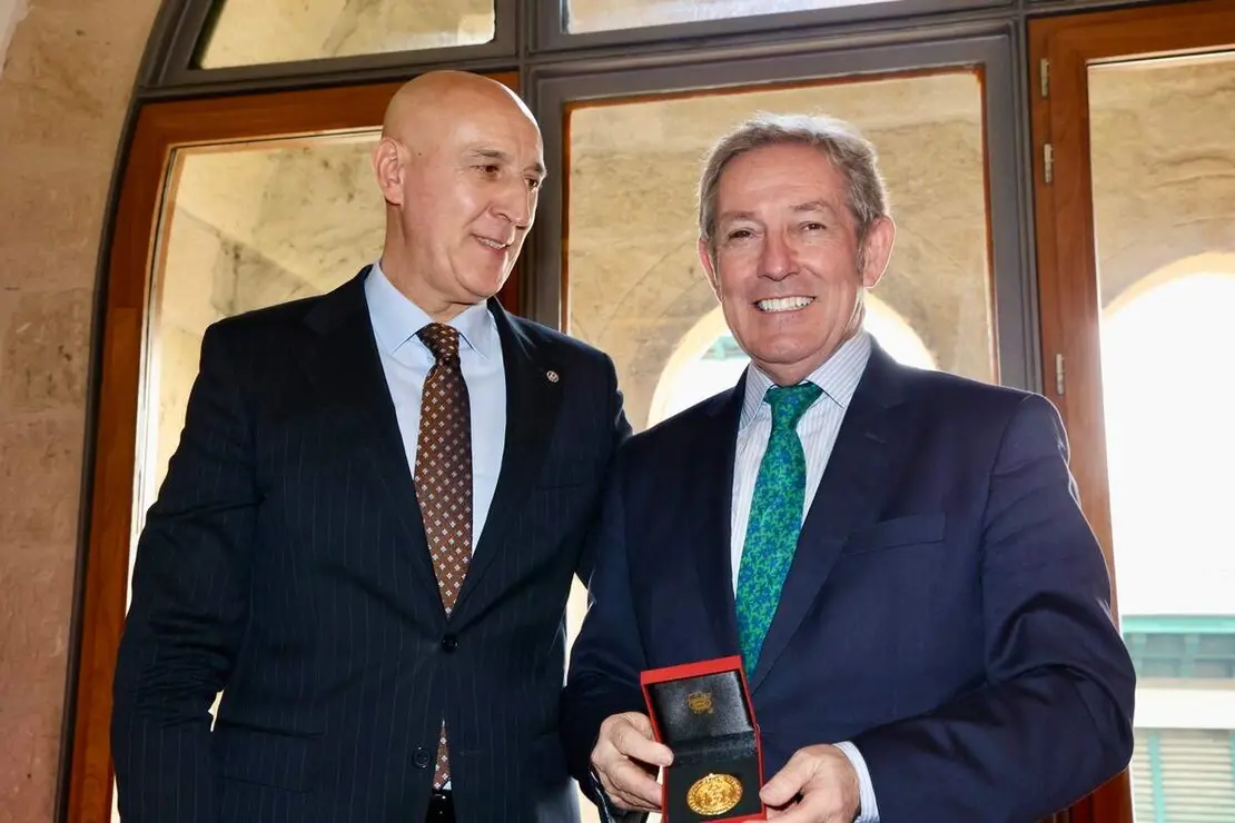 El alcalde de Le&oacute;n, Jos&eacute; Antonio Diez, preside el acto de entrega de la Medalla de Oro de la Ciudad a la C&aacute;mara de Comercio de Le&oacute;n