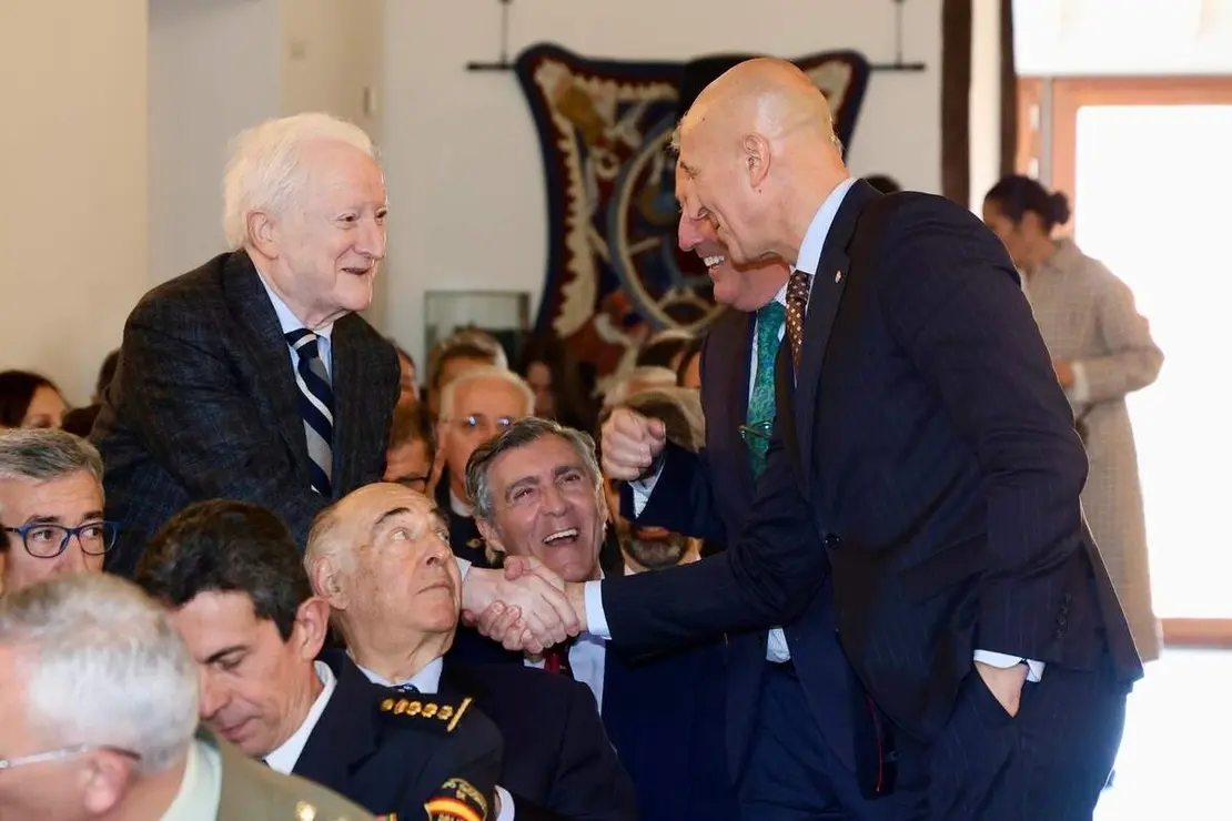 El alcalde de Le&oacute;n, Jos&eacute; Antonio Diez, preside el acto de entrega de la Medalla de Oro de la Ciudad a la C&aacute;mara de Comercio de Le&oacute;n