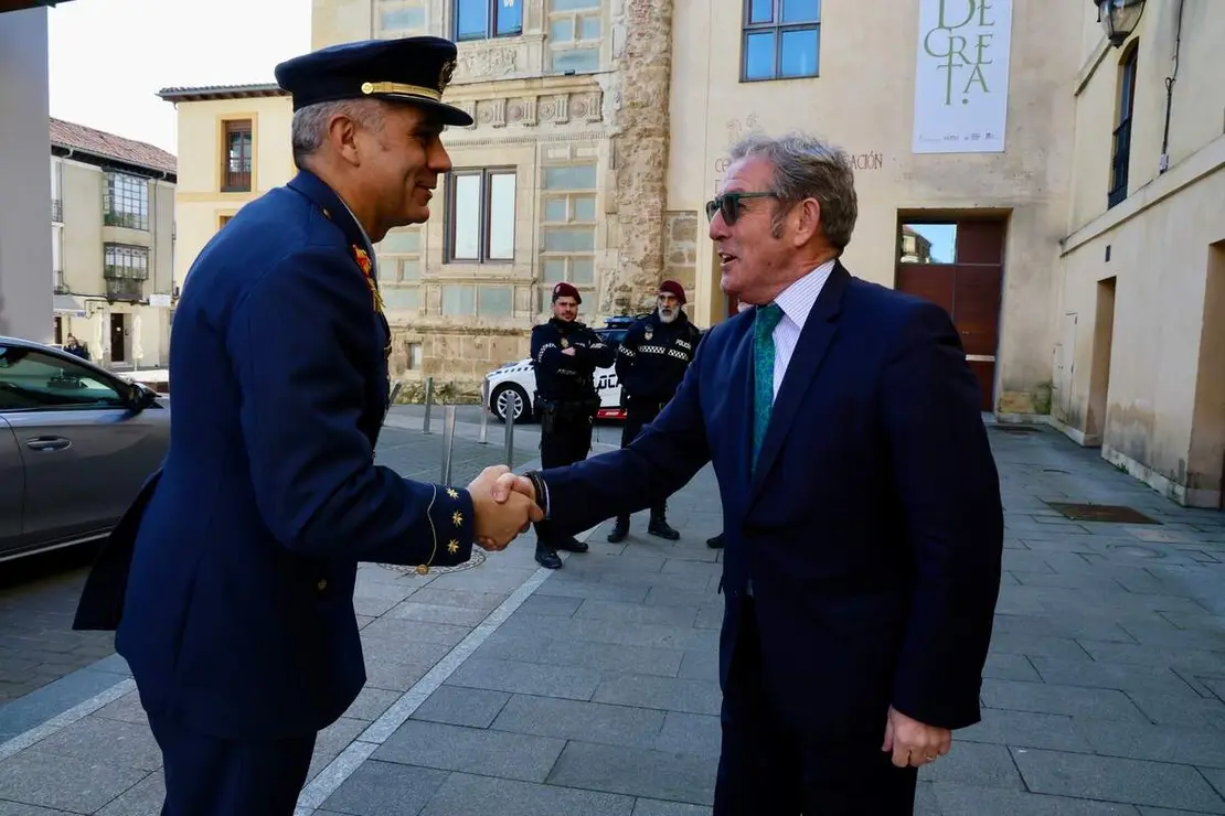El alcalde de Le&oacute;n, Jos&eacute; Antonio Diez, preside el acto de entrega de la Medalla de Oro de la Ciudad a la C&aacute;mara de Comercio de Le&oacute;n