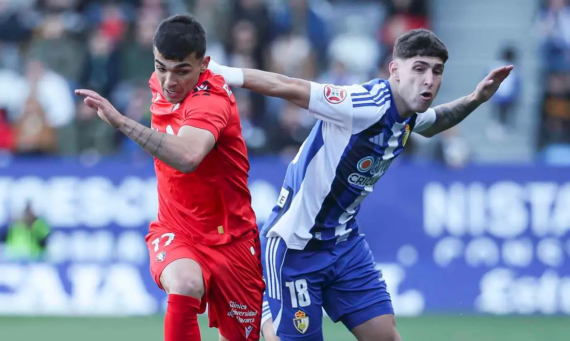 Osasuna Promesas sorprende a la Ponferradina y rompe su racha de imbatibilidad. Un gol de Asier Bonel a los 16 minutos da la victoria a los navarros en El Toral&iacute;n, donde Andr&eacute;s Prieto bati&oacute; el r&eacute;cord de minutos sin encajar pero no pudo evitar el 0-1 final.