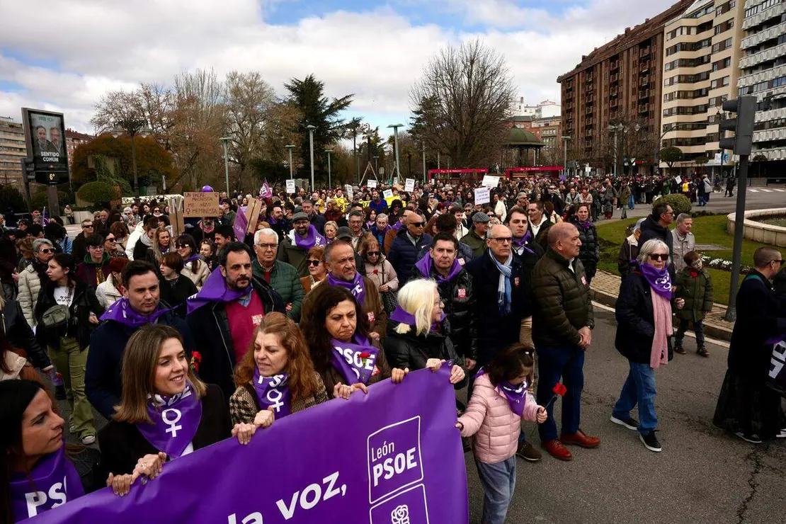 8M EN LE&Oacute;N (5)