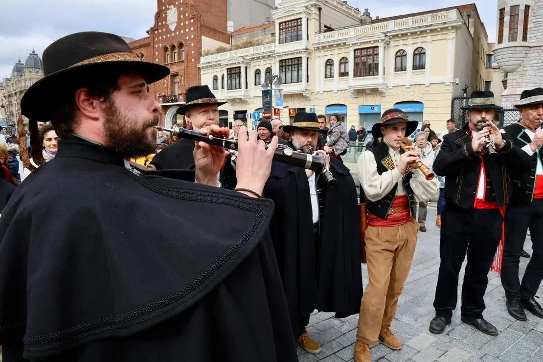 La Federaci&oacute;n de Vecinos Rey Ordo&ntilde;o de Le&oacute;n homenajea a la reina Urraca I, en el 900 aniversario de su muerte, bajo el t&iacute;tulo &lsquo;Por Urraca y todo su reino&rsquo;