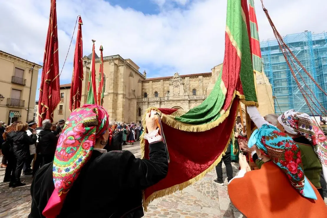 La Federaci&oacute;n de Vecinos Rey Ordo&ntilde;o de Le&oacute;n homenajea a la reina Urraca I, en el 900 aniversario de su muerte, bajo el t&iacute;tulo &lsquo;Por Urraca y todo su reino&rsquo;