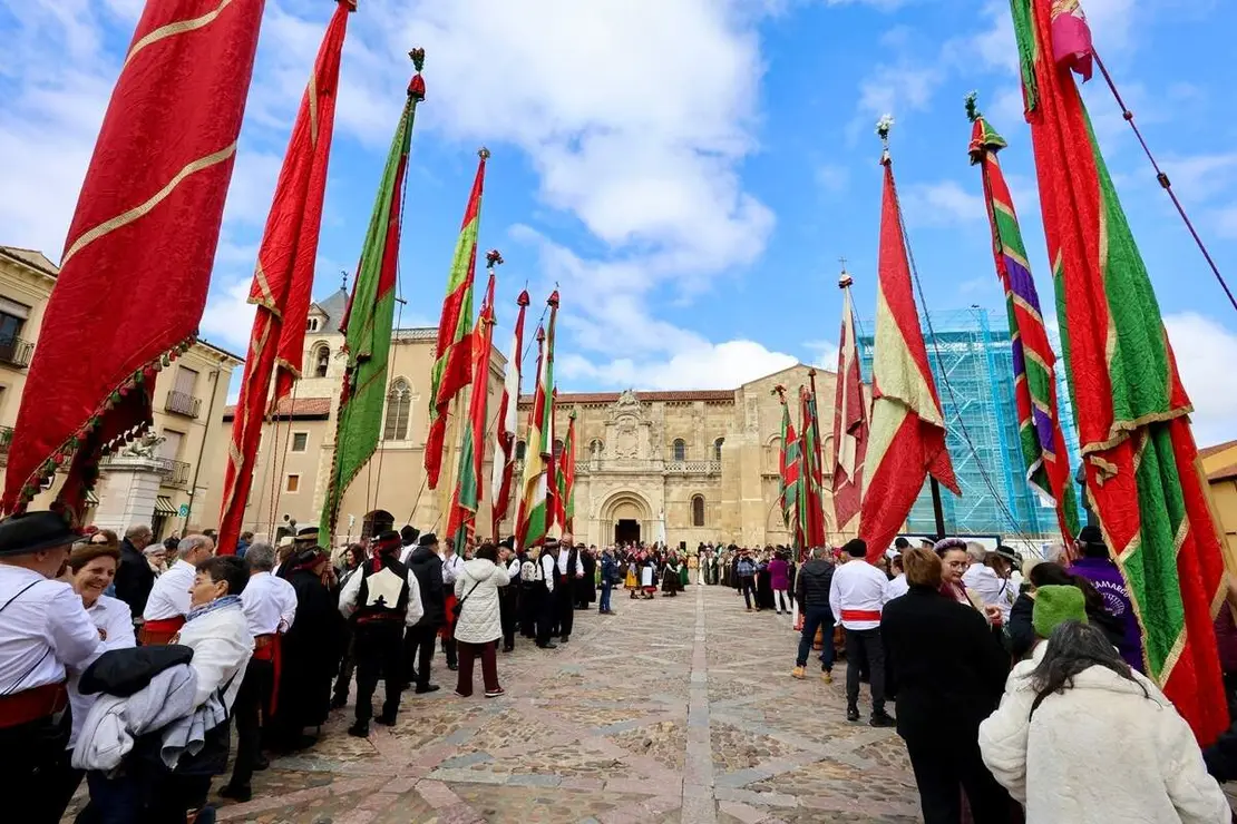 La Federaci&oacute;n de Vecinos Rey Ordo&ntilde;o de Le&oacute;n homenajea a la reina Urraca I, en el 900 aniversario de su muerte, bajo el t&iacute;tulo &lsquo;Por Urraca y todo su reino&rsquo;