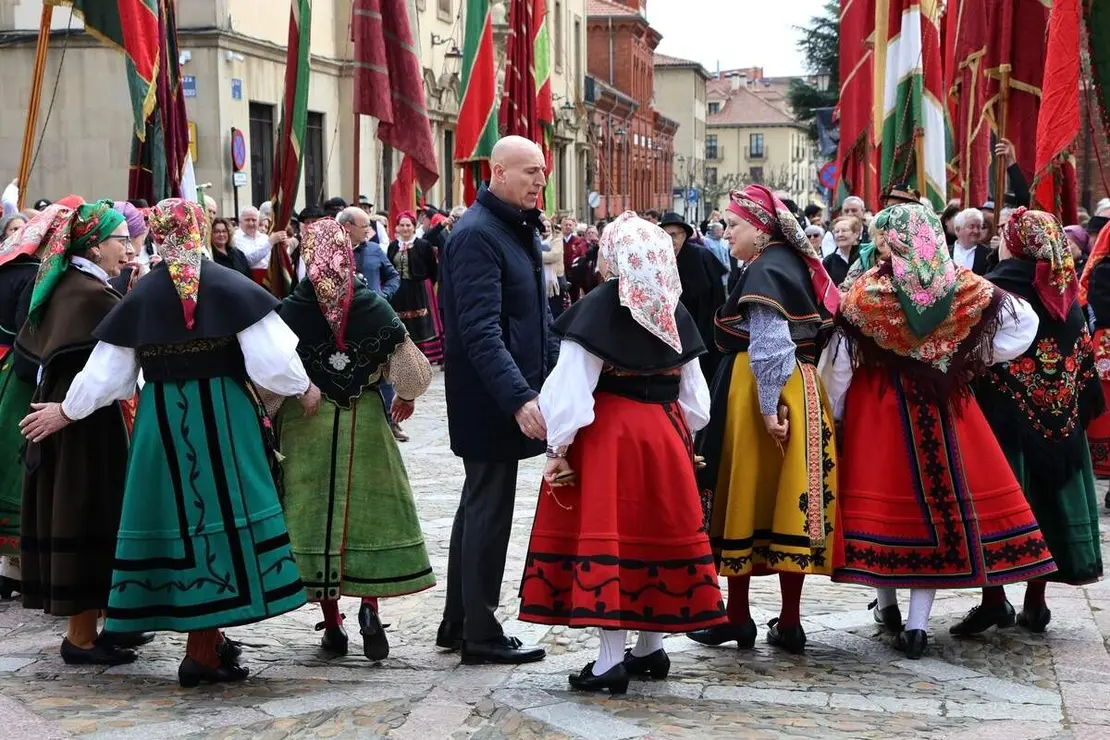 La Federaci&oacute;n de Vecinos Rey Ordo&ntilde;o de Le&oacute;n homenajea a la reina Urraca I, en el 900 aniversario de su muerte, bajo el t&iacute;tulo &lsquo;Por Urraca y todo su reino&rsquo;