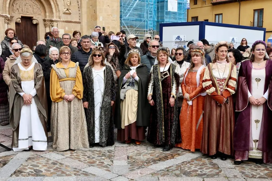 La Federaci&oacute;n de Vecinos Rey Ordo&ntilde;o de Le&oacute;n homenajea a la reina Urraca I, en el 900 aniversario de su muerte, bajo el t&iacute;tulo &lsquo;Por Urraca y todo su reino&rsquo;