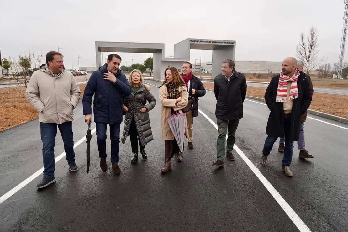 La candidata del PP de Le&oacute;n a las Cortes, Mar&iacute;a Jos&eacute; &Aacute;lvarez Casais, visita el pol&iacute;gono industrial de Villadangos del P&aacute;ramo, junto al consejero de Econom&iacute;a y Hacienda, Carlos Fern&aacute;ndez Carriedo y el presidente provincial del partido, Juan Carlos Su&aacute;rez-Qui&ntilde;ones