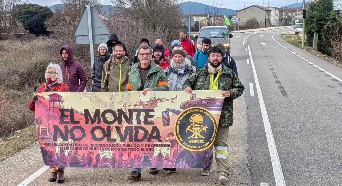 s marchas forestales promovidas por la Asociaci&oacute;n de Trabajadores de Incendios Forestales de Castilla y Le&oacute;n sumaron este lunes 9 de marzo una nueva etapa con el recorrido ya completado entre Nogarejas y Castrocalb&oacute;n.