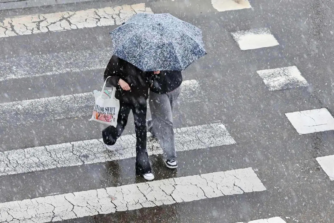 La nieve regresa a la capital leonesa