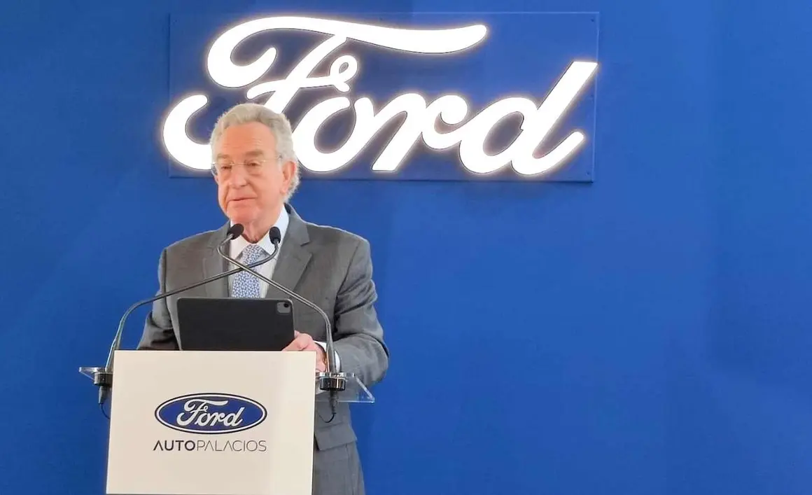El concesionario oficial de Ford Motor Company en Le&oacute;n, Auto Palacios, ha sido distinguido con el President&rsquo;s Award 2026, un reconocimiento que la marca concede a los concesionarios con mayor excelencia en atenci&oacute;n al cliente. El galard&oacute;n llega adem&aacute;s en un a&ntilde;o simb&oacute;lico para la empresa, que conmemora medio siglo de actividad en la ciudad, recordando sus inicios, el crecimiento del negocio y el papel de trabajadores hist&oacute;ricos como Goyo, que acumula casi cinco d&eacute;cadas en la compa&ntilde;&iacute;a.