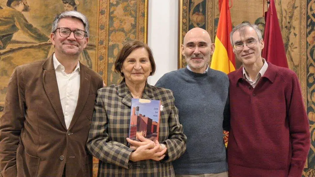 An&iacute;bal Garc&iacute;a-Almuzara presenta su obra 'Zandarok' en la Casa de Le&oacute;n. Fotos: Casa de Le&oacute;n en Madrid.