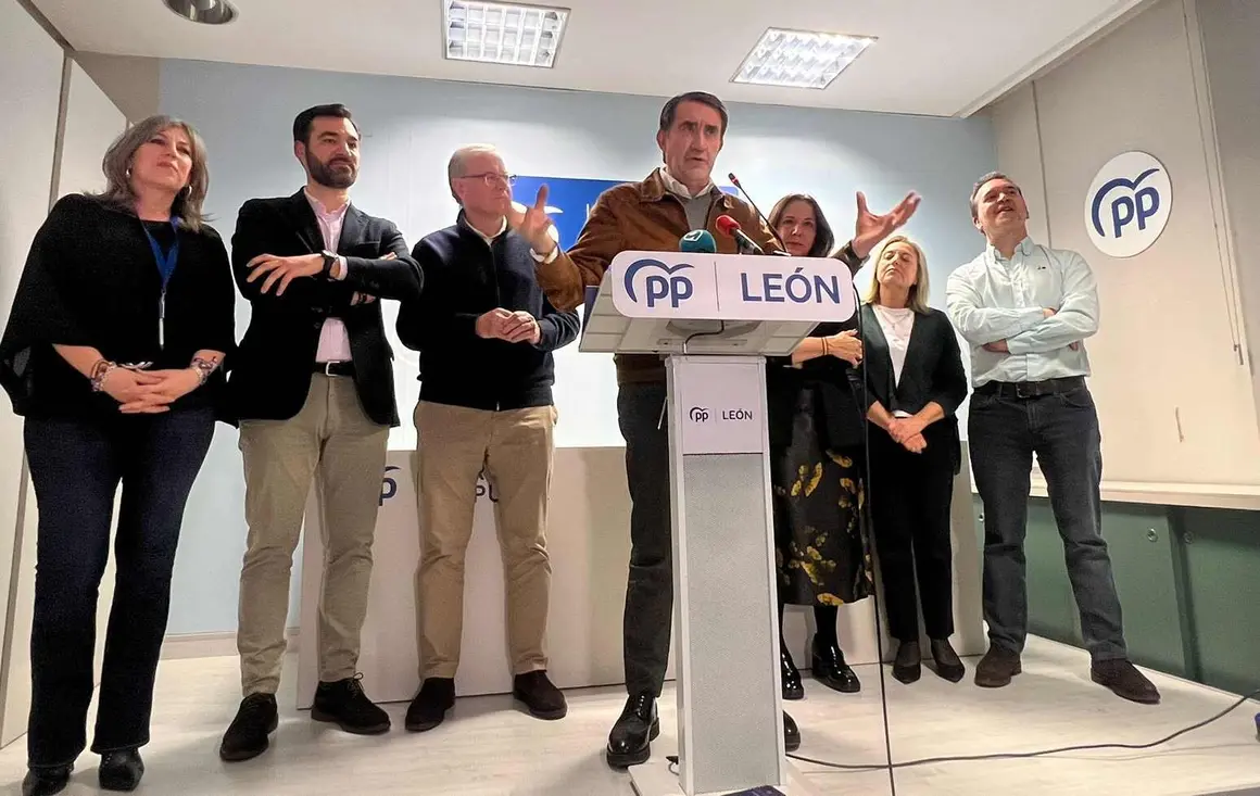 El presidente de la gestora provincial del Partido Popular en Le&oacute;n, Juan Carlos Su&aacute;rez‑Qui&ntilde;ones, valor&oacute; los resultados de las elecciones auton&oacute;micas celebradas este 15 de marzo destacando el avance electoral de su formaci&oacute;n en buena parte de la provincia.