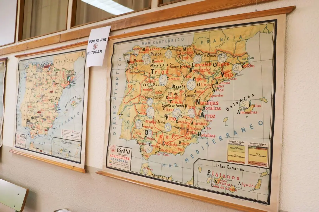 Una exposici&oacute;n en la Universidad de Le&oacute;n re&uacute;ne 110 piezas cartogr&aacute;ficas &mdash;desde mapas hist&oacute;ricos y pizarras escolares hasta relieves tridimensionales&mdash; para mostrar c&oacute;mo la geograf&iacute;a ha representado el planeta a lo largo del tiempo