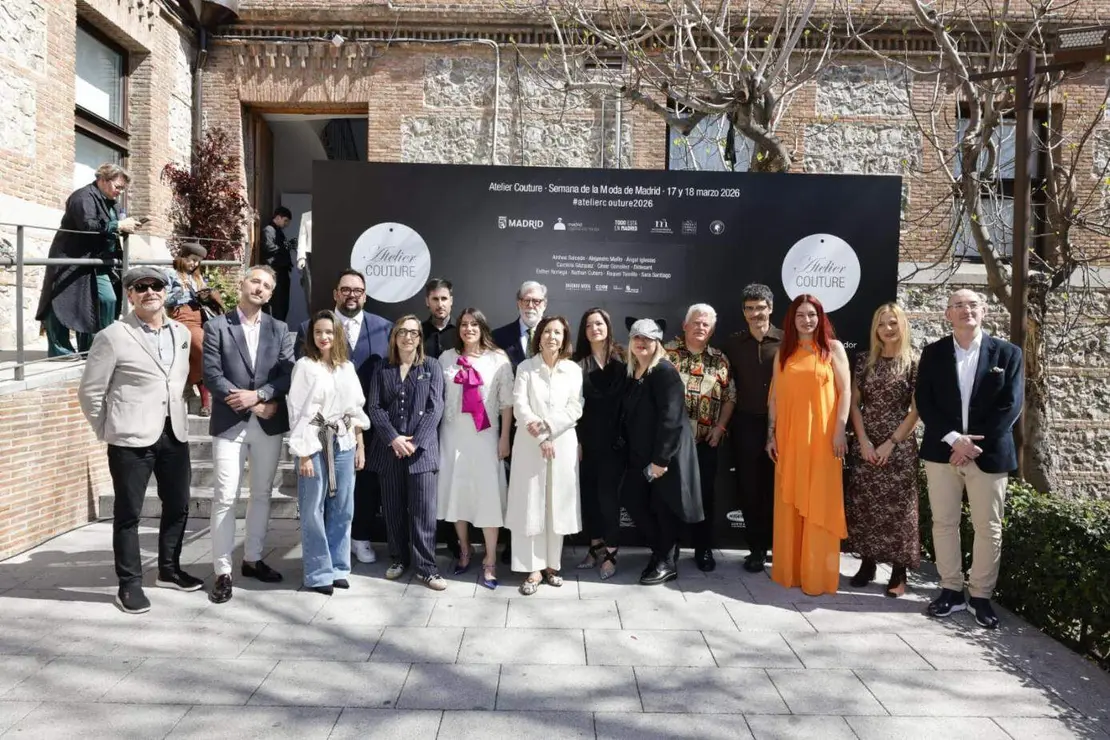 260317 MAR&Iacute;A PETIT Y SANTIAGO APARICIO CON DISE&Ntilde;ADORES Y EXPOSITORES ATELIER