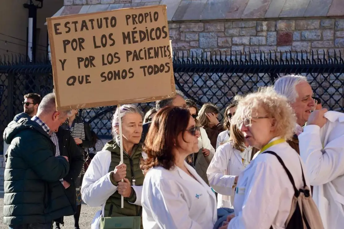 La delegaci&oacute;n provincial de Le&oacute;n de la Asociaci&oacute;n M&eacute;dicos Unidos por sus Derechos convoca una manifestaci&oacute;n con motivo de la huelga m&eacute;dica a nivel nacional. Foto: Campillo