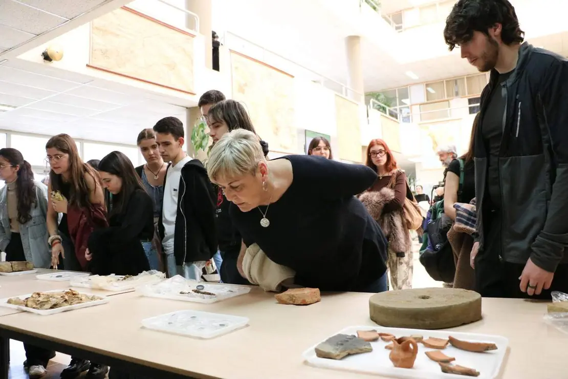 Jornada y taller pr&aacute;ctico sobre las excavaciones en el yacimiento de Puente Castro.