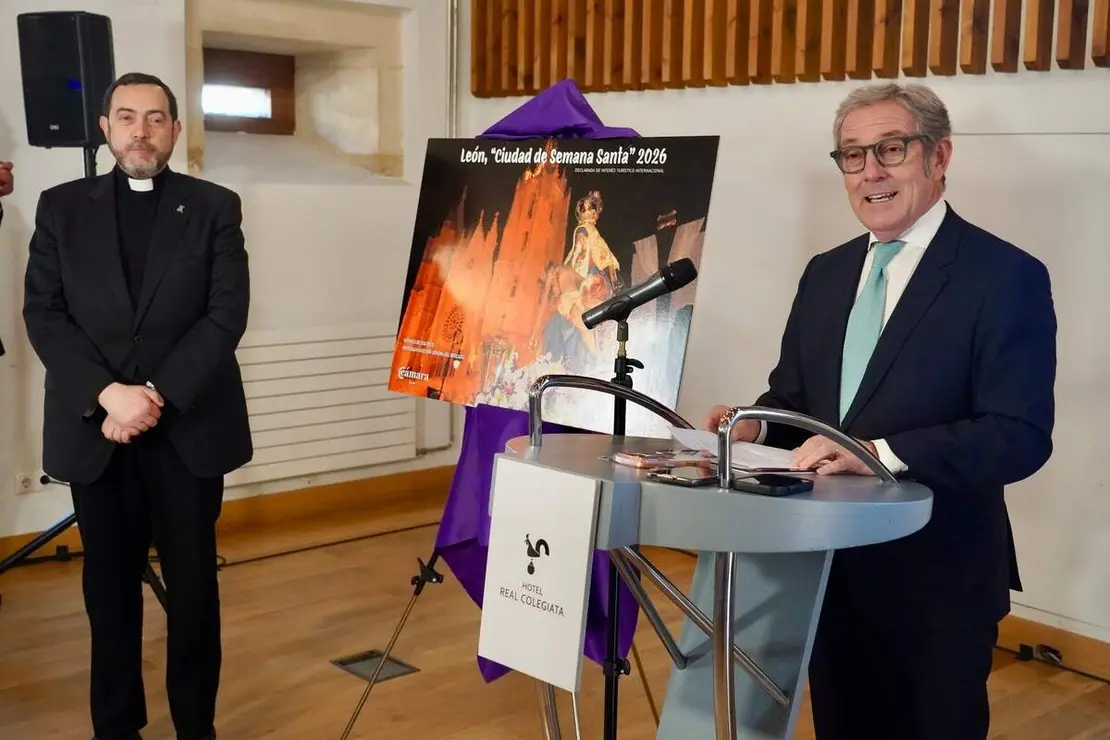 El presidente de la C&aacute;mara de Comercio de Le&oacute;n, Javier Vega, presenta la campa&ntilde;a promocional de la Semana Santa