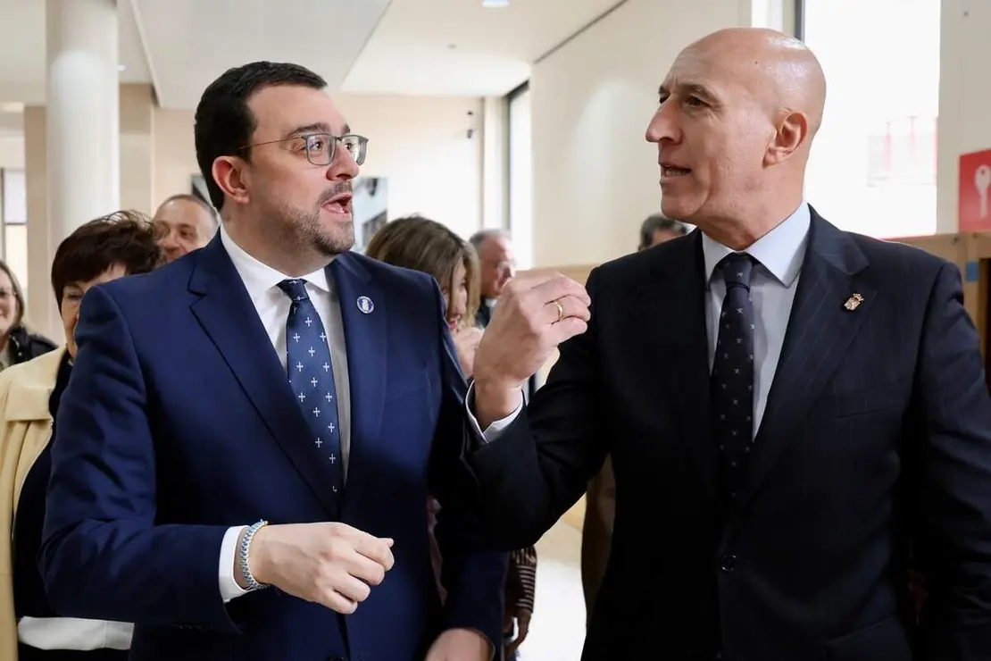 El alcalde de Le&oacute;n, Jos&eacute; Antonio Diez, preside la inauguraci&oacute;n oficial de la exposici&oacute;n &lsquo;Reina Ella. Urraca I de Le&oacute;n&rsquo; con la presencia del presidente del Principado de Asturias, Adri&aacute;n Barb&oacute;n, el consejero de Cultura, Turismo y Deporte de la Junta de Castilla y Le&oacute;n, Gonzalo Santonja, y el presidente de la Diputaci&oacute;n de Le&oacute;n, Gerardo &Aacute;lvarez Courel, entre otras autoridades