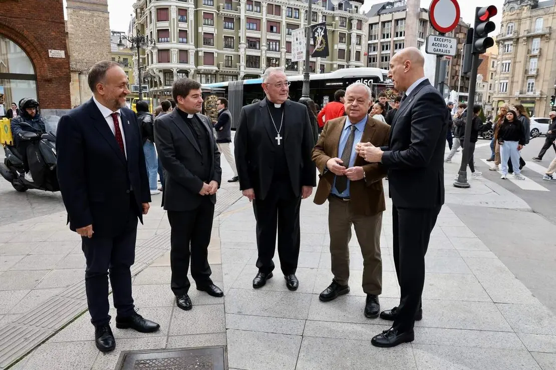 El alcalde de Le&oacute;n, Jos&eacute; Antonio Diez, preside la inauguraci&oacute;n oficial de la exposici&oacute;n &lsquo;Reina Ella. Urraca I de Le&oacute;n&rsquo; con la presencia del presidente del Principado de Asturias, Adri&aacute;n Barb&oacute;n, el consejero de Cultura, Turismo y Deporte de la Junta de Castilla y Le&oacute;n, Gonzalo Santonja, y el presidente de la Diputaci&oacute;n de Le&oacute;n, Gerardo &Aacute;lvarez Courel, entre otras autoridades