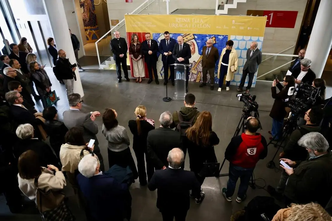 El alcalde de Le&oacute;n, Jos&eacute; Antonio Diez, preside la inauguraci&oacute;n oficial de la exposici&oacute;n &lsquo;Reina Ella. Urraca I de Le&oacute;n&rsquo; con la presencia del presidente del Principado de Asturias, Adri&aacute;n Barb&oacute;n, el consejero de Cultura, Turismo y Deporte de la Junta de Castilla y Le&oacute;n, Gonzalo Santonja, y el presidente de la Diputaci&oacute;n de Le&oacute;n, Gerardo &Aacute;lvarez Courel, entre otras autoridades