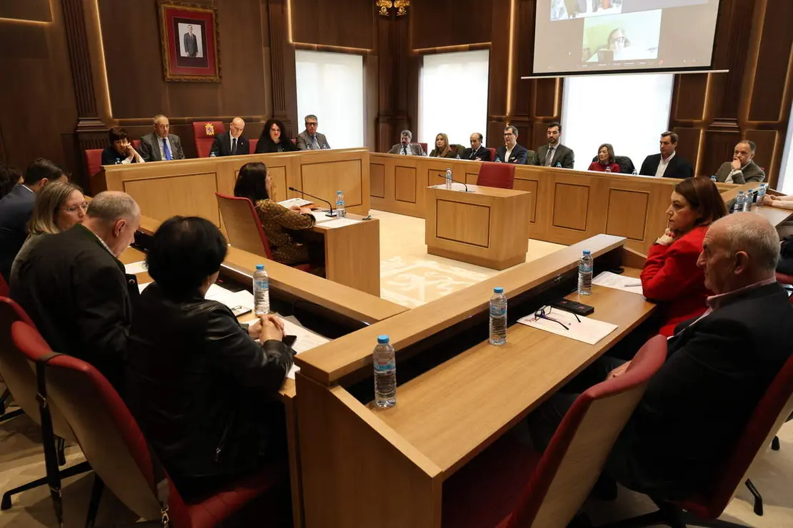 El Ayuntamiento de Le&oacute;n estrena nuevo sal&oacute;n de plenos tras su reforma