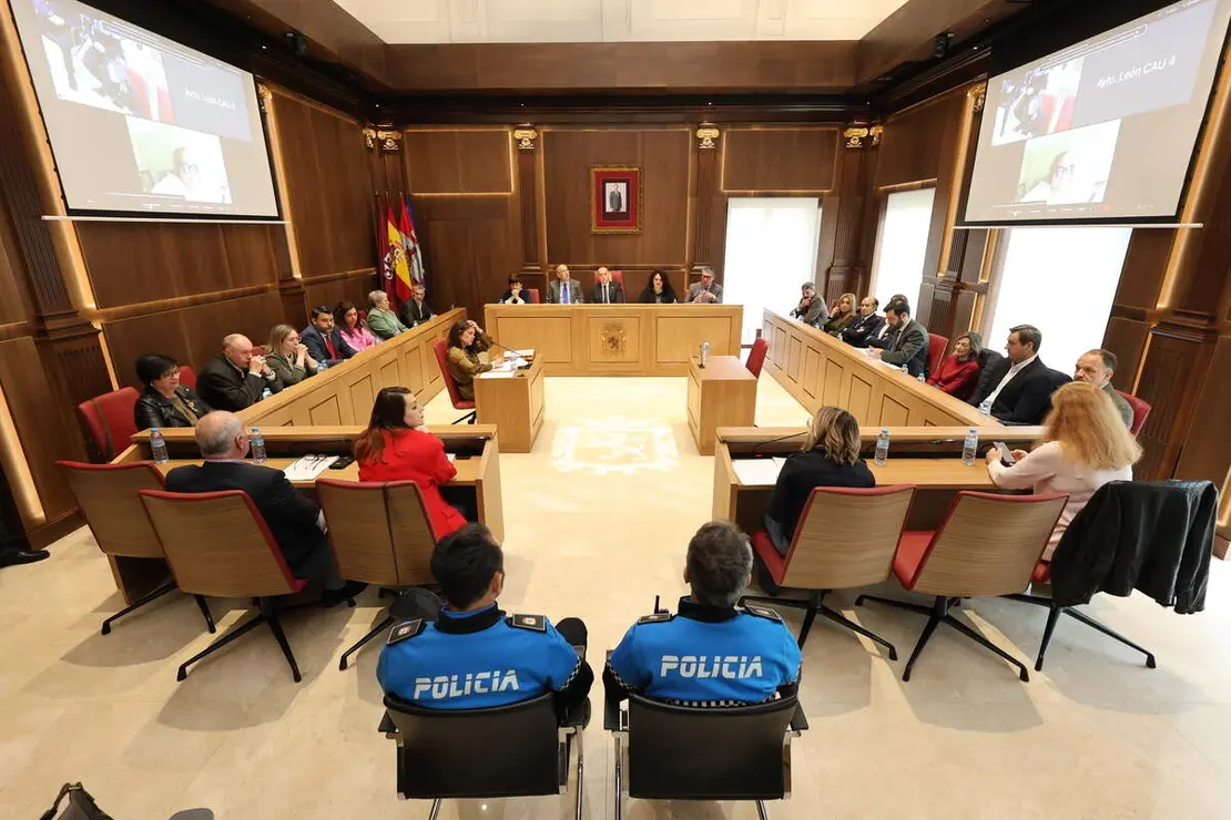 El Ayuntamiento de Le&oacute;n estrena nuevo sal&oacute;n de plenos tras su reforma