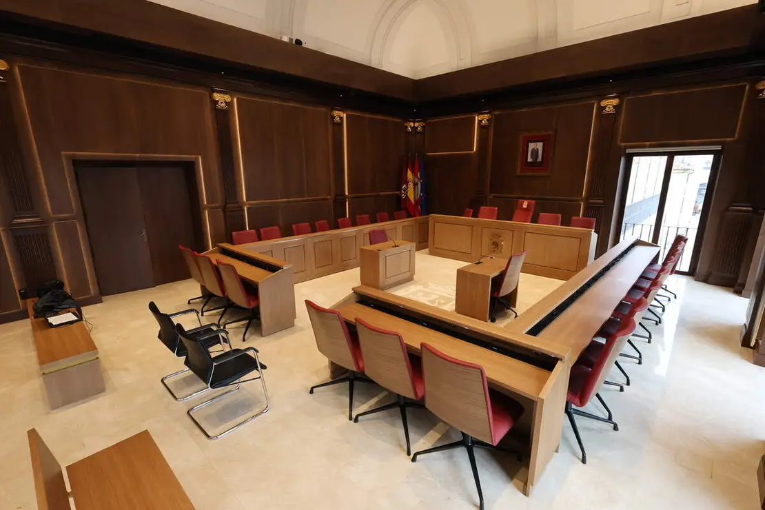 El Ayuntamiento de Le&oacute;n estrena nuevo sal&oacute;n de plenos tras su reforma