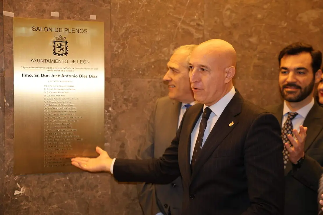 El Ayuntamiento de Le&oacute;n estrena nuevo sal&oacute;n de plenos tras su reforma
