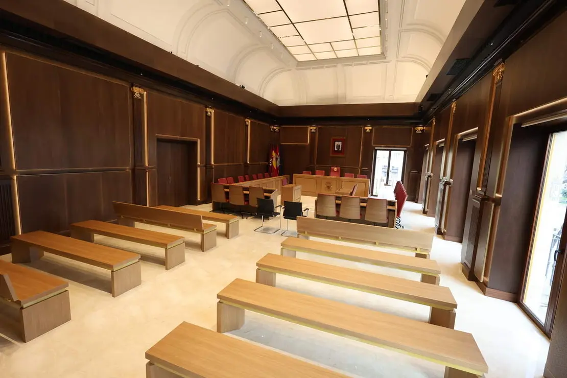 El Ayuntamiento de Le&oacute;n estrena nuevo sal&oacute;n de plenos tras su reforma