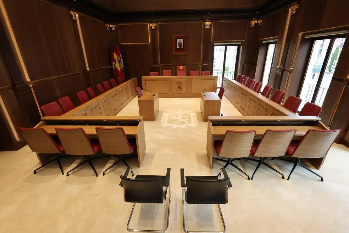 El Ayuntamiento de Le&oacute;n estrena nuevo sal&oacute;n de plenos tras su reforma