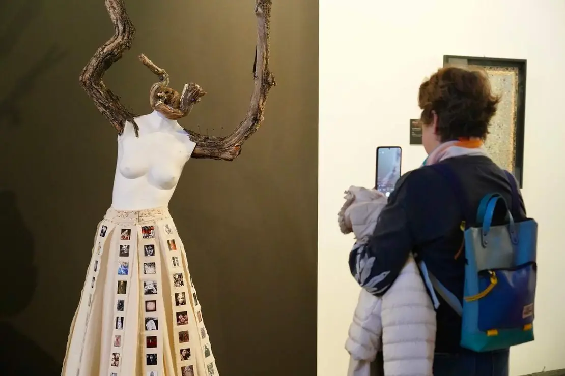 El presidente de la Diputaci&oacute;n de Le&oacute;n, Gerardo &Aacute;lvarez Courel, inaugura la exposici&oacute;n &lsquo;Sincretismo emocional II&rsquo; e informa sobre nuevas acciones del Museo de los Pueblos Leoneses