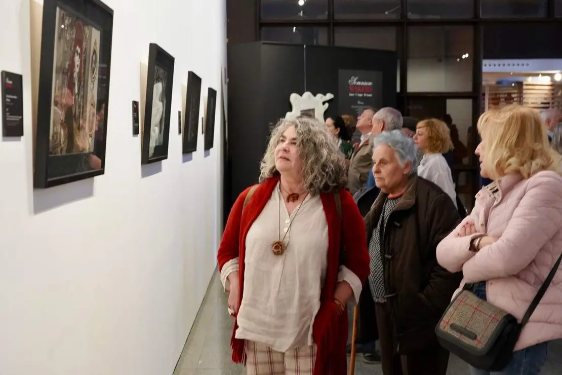 El presidente de la Diputaci&oacute;n de Le&oacute;n, Gerardo &Aacute;lvarez Courel, inaugura la exposici&oacute;n &lsquo;Sincretismo emocional II&rsquo; e informa sobre nuevas acciones del Museo de los Pueblos Leoneses