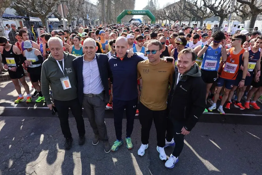 Salida de la XVI edici&oacute;n de la Media Marat&oacute;n de Le&oacute;n y la Carrera 5K , a las que acude el alcalde de la ciudad, Jos&eacute; Antonio Diez