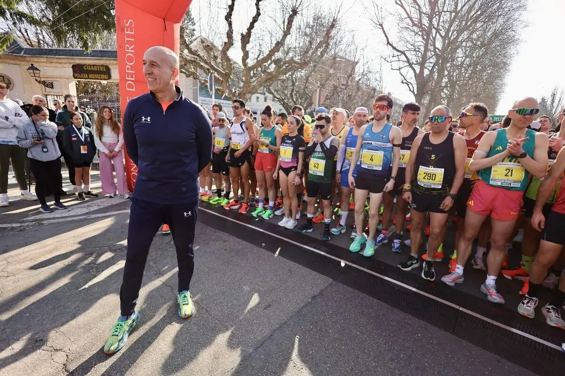 Salida de la XVI edici&oacute;n de la Media Marat&oacute;n de Le&oacute;n y la Carrera 5K , a las que acude el alcalde de la ciudad, Jos&eacute; Antonio Diez