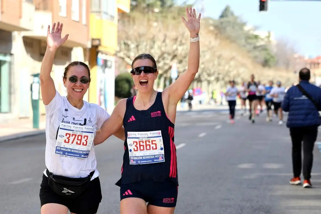 Salida de la XVI edici&oacute;n de la Media Marat&oacute;n de Le&oacute;n y la Carrera 5K , a las que acude el alcalde de la ciudad, Jos&eacute; Antonio Diez