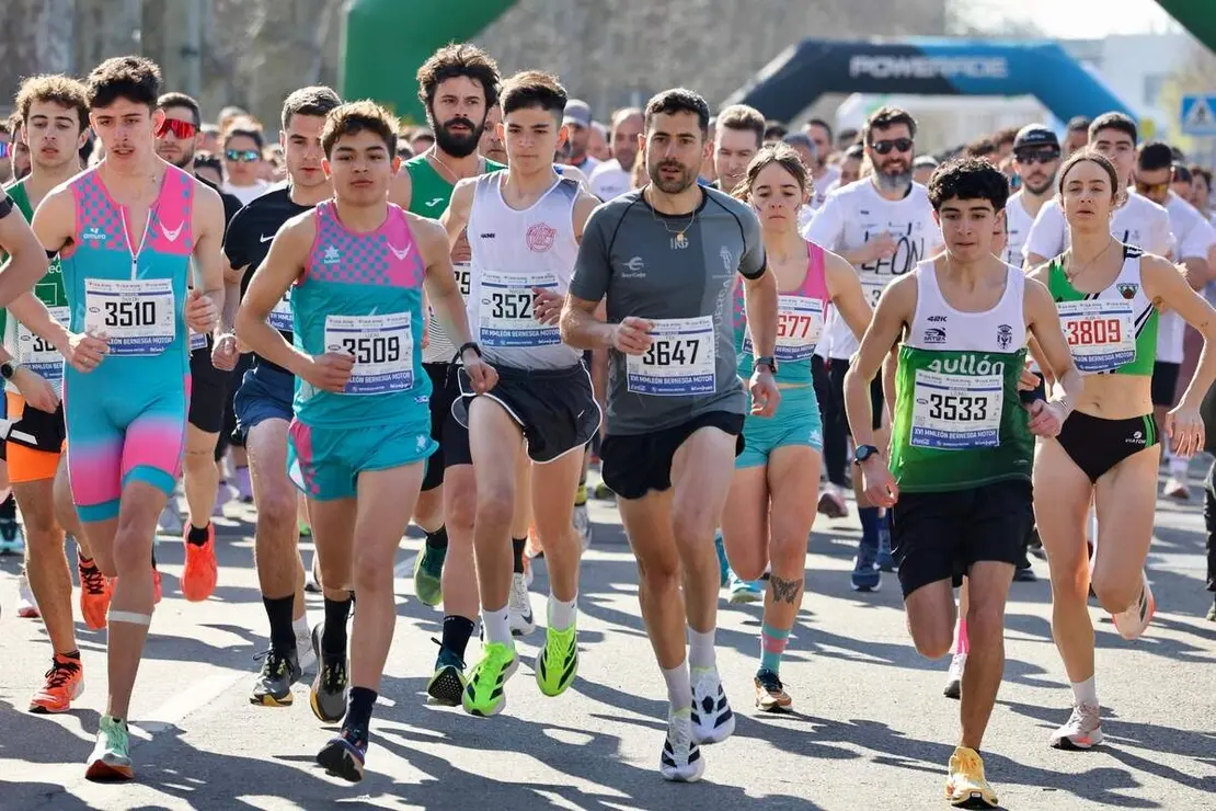 Salida de la XVI edici&oacute;n de la Media Marat&oacute;n de Le&oacute;n y la Carrera 5K , a las que acude el alcalde de la ciudad, Jos&eacute; Antonio Diez