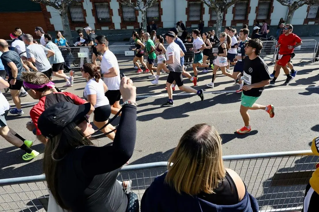 Salida de la XVI edici&oacute;n de la Media Marat&oacute;n de Le&oacute;n y la Carrera 5K , a las que acude el alcalde de la ciudad, Jos&eacute; Antonio Diez
