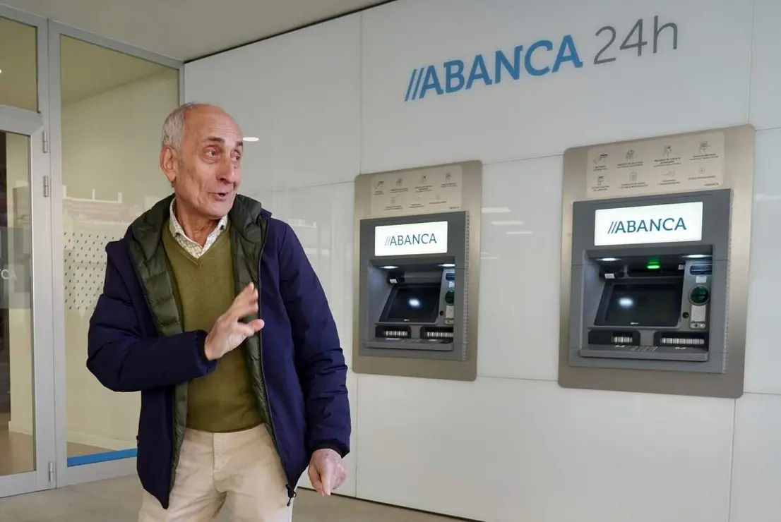 Los agraciados con el Gordo de la Loter&iacute;a de Navidad de Villaman&iacute;n acuden a cobrar el premio&nbsp;