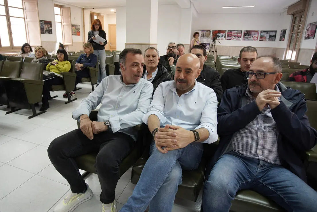 El secretario general de UGT Castilla y Le&oacute;n, &Oacute;scar Lobo (I), junto al secretario general de UGT Bierzo, Omar Rodr&iacute;guez (D), durante el Comit&eacute; Constituyente de UGT Bierzo